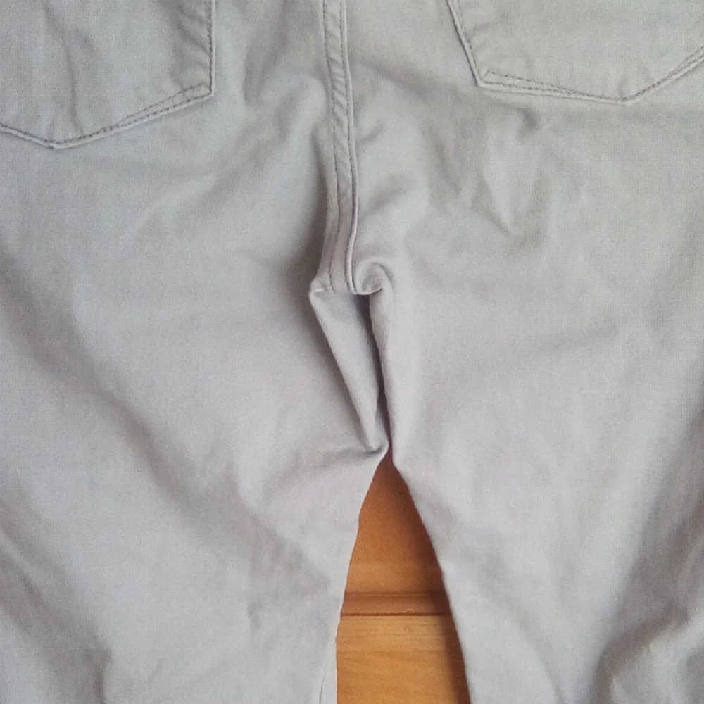 Lee Women's Straight Leg Jeans in Beige - Picture 16 of 16